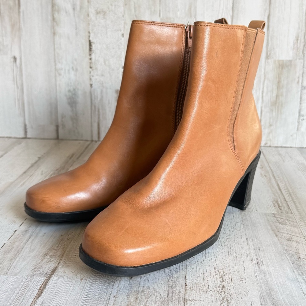 Women’s Clark’s Zip Up Boots size 8.5